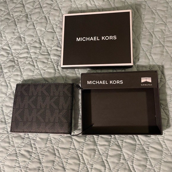 NWT MK Men’s wallet - Picture 2 of 4